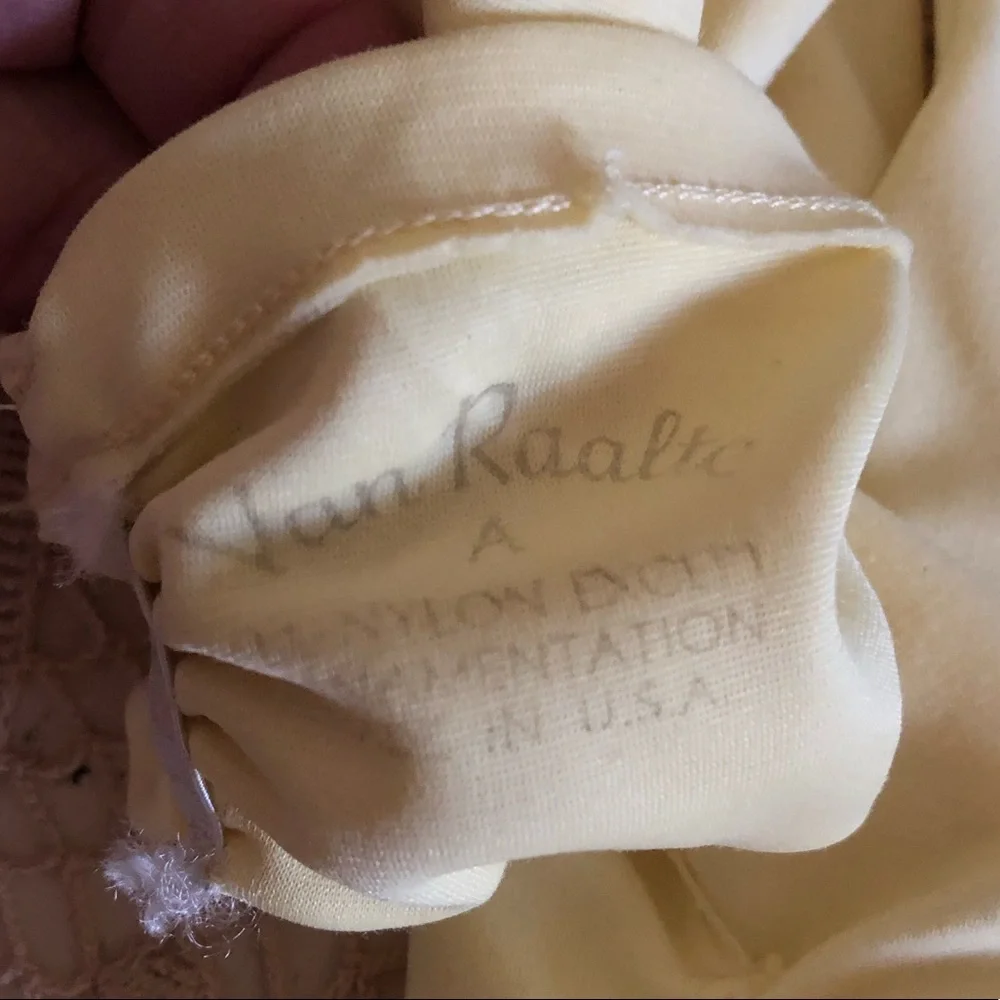 Vintage Yellow Wrist Gloves